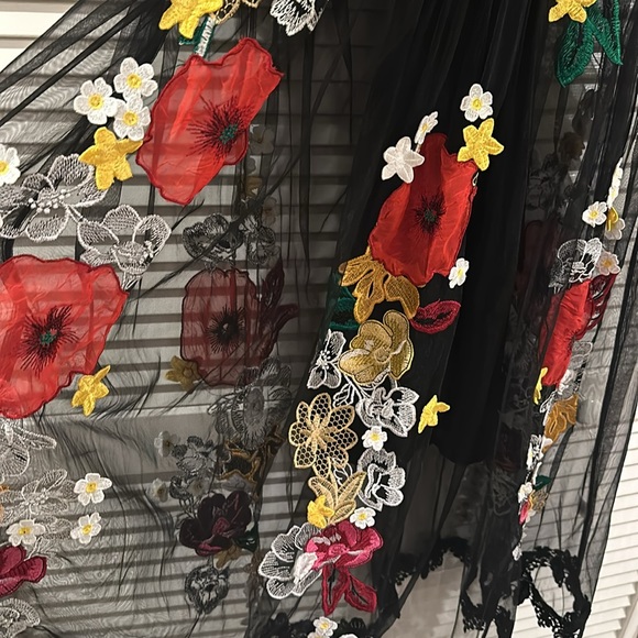 Black transparent flower embroidered short sleeve dress - Picture 4 of 6